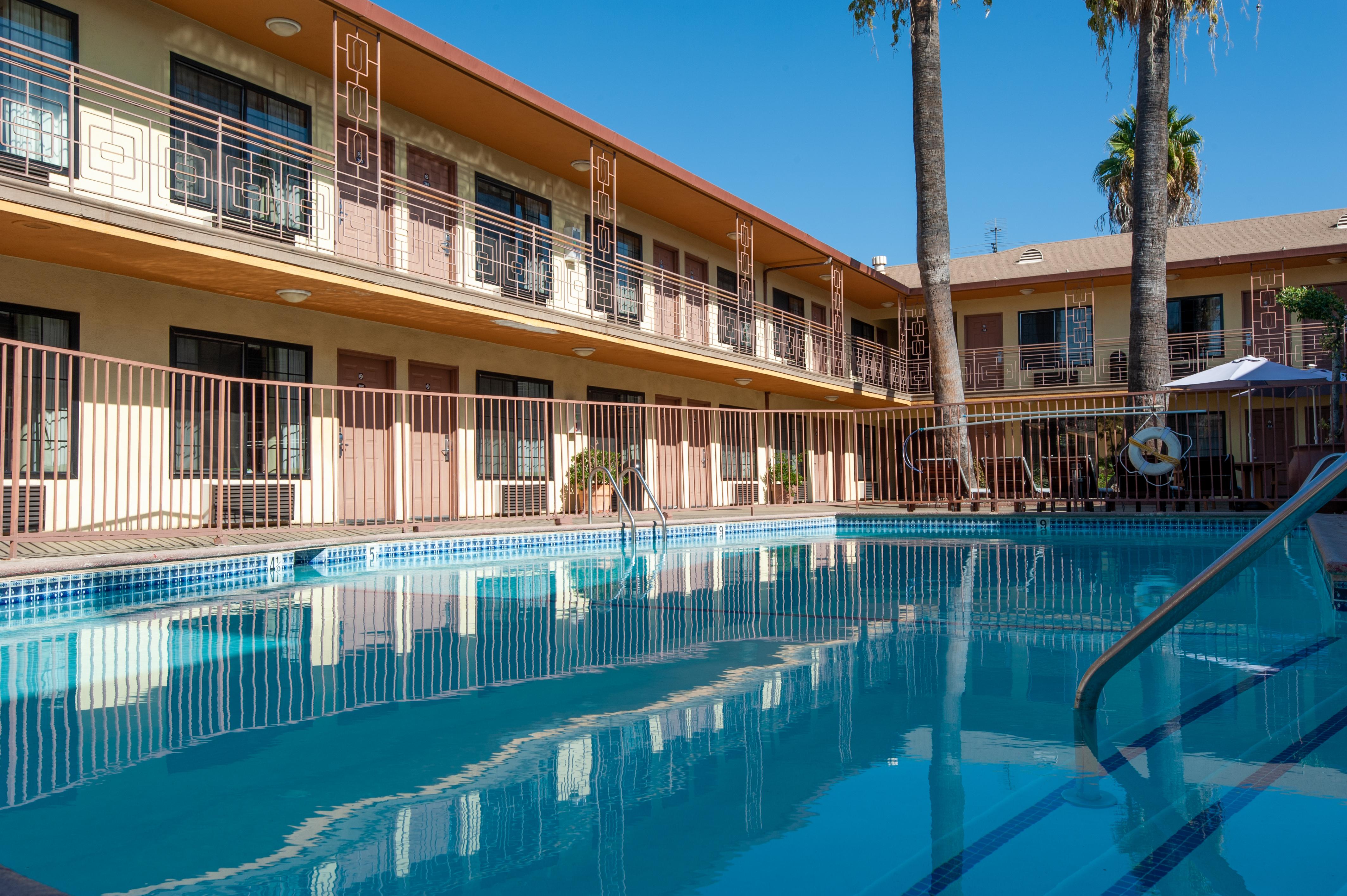Studio City Court Yard Hotel Exterior foto